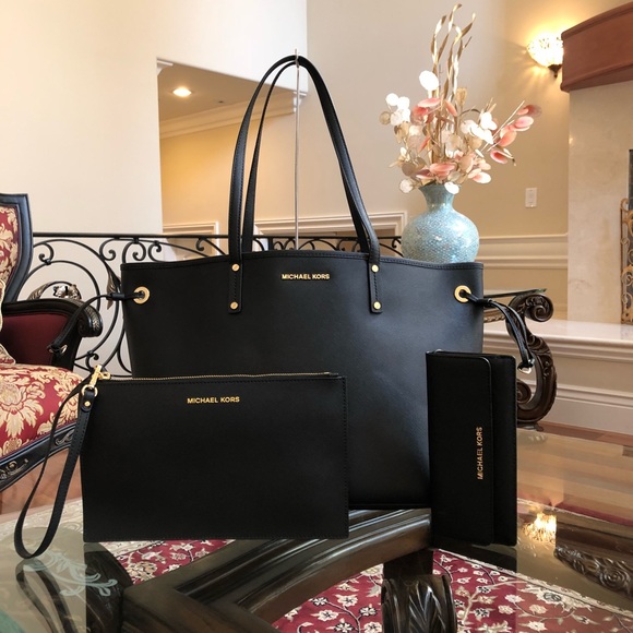Michael Kors Handbags - 3pcs Michael Kors drawstring tote&wristlet&wallet